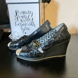 Ladies Toms wedge black size 7W
